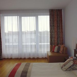 Standard Zimmer mit Kingsize-Bett
