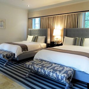 One-Bedroom Queen Suite