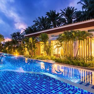 Deluxe Double Pool View Room
