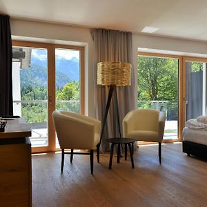 Zimmer mit Kingsize-Bett