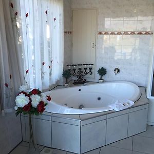 Honeymoon Suite