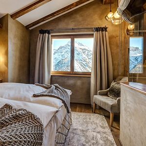 Senior King Suite
