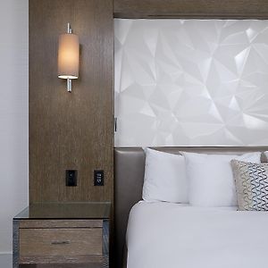 Deluxe Corner Twin Room