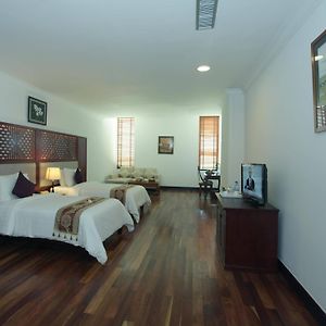 6 hours 1200 1800 Deluxe Double Room