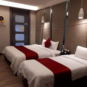 Triple Room Bath