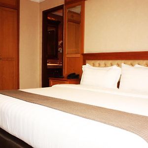 Honeymoon Suite