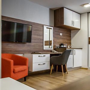 Deluxe Studio