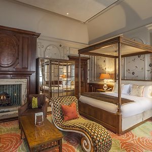 Roseate Suite