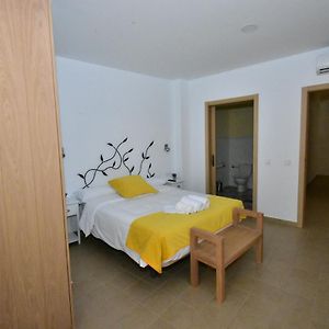 Habitación con Cama Queen Adaptada para Discapacitados