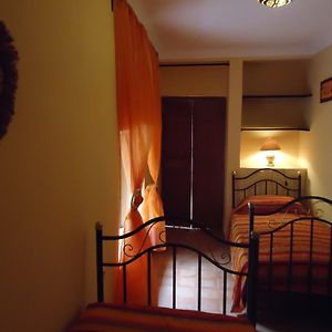 Habitación Estándar con 2 Camas Individuales