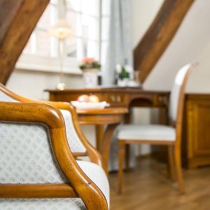 Comfort Zimmer mit Kingsize-Bett