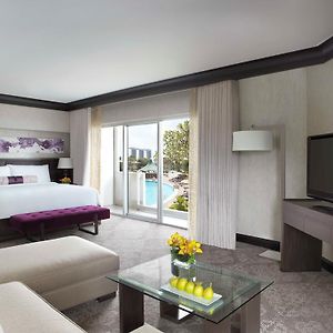 Signature Suite 1 King Corner Room 2 Balconies City View