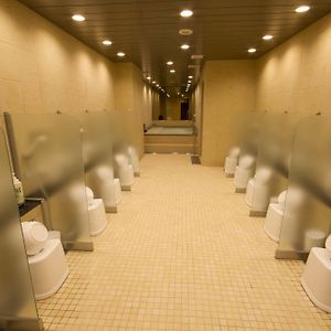 Superior Capsule Room Male
