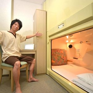 Deluxe Male Capsule Room