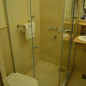 Habitación Pequeña con 2 Camas Individuales