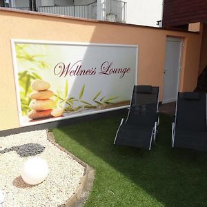 Zimmer mit Kingsize-Bett
