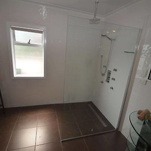 Executive Three-Bedroom Villa Spa Bath Car