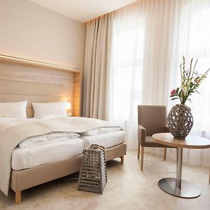 Zimmer mit Kingsize-Bett