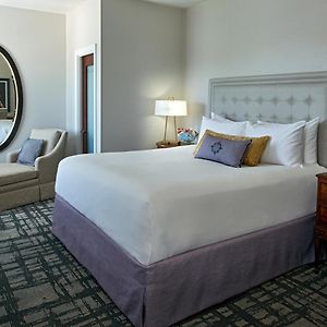 Estate Room