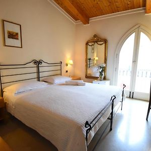 Camera standard con letto king size