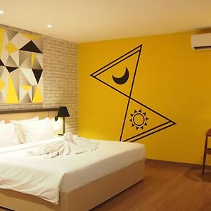 Sunshine Twin Bed Room