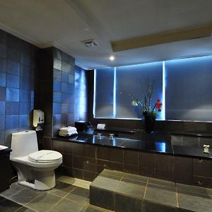 Deluxe Double Room Bath
