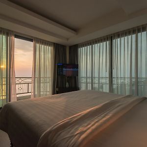 Deluxe Corner Room