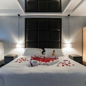 Comola Luxury Suite