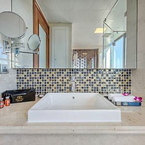 Premier Beachfront King Room