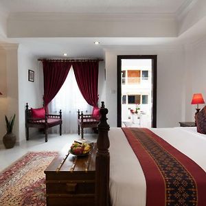 Colonial Suite Access To Netflix