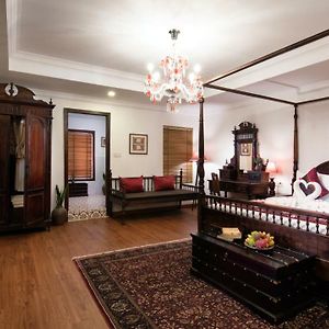 Colonial Honeymoon Suite Access To Netflix