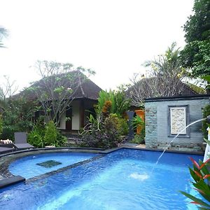 Loka Sari Guest House And Spa