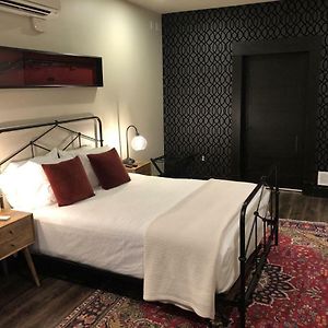Deluxe King Studio
