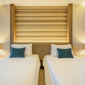 Deluxe Corner Twin Room