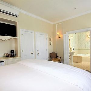 Executive Suite Spa Bath