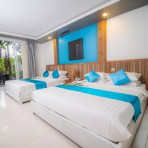 Family Room Access Pool View