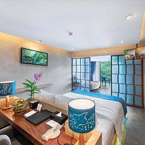 Premier Deluxe King Room