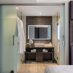 Superior King Suite