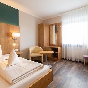 Zimmer mit Kingsize-Bett