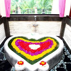 Honeymoon King Suite