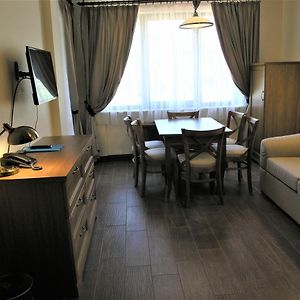 One-Bedroom Deluxe Apartment or