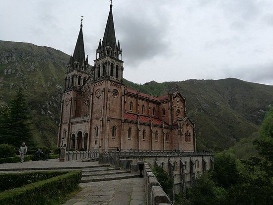 Santa Cueva de Covadonga