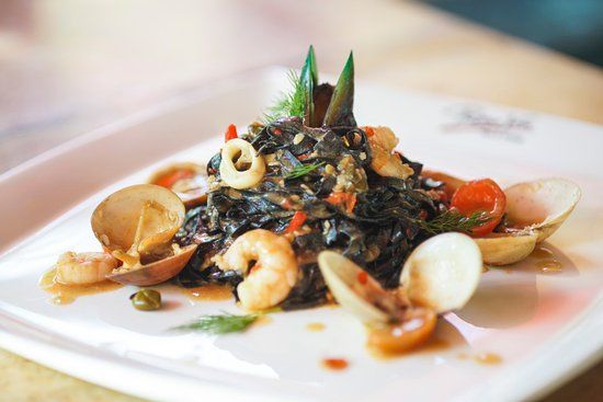 Rosso Vivo Dine & Lounge