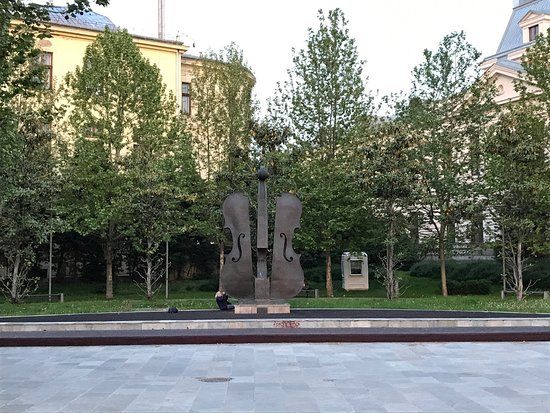 Broken Violin Fountain