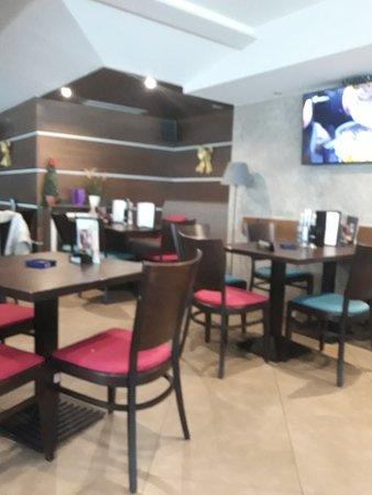 Juliet Bar & Restaurant