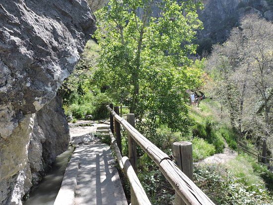 Sendero nuevo acceso a Los Cahorros por el cauce del Río Monachil