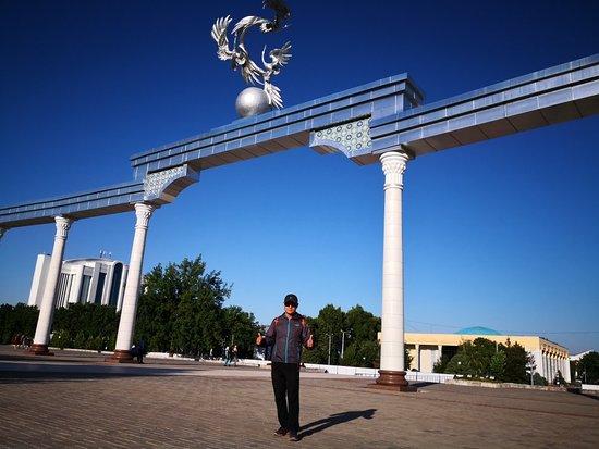 Bağımsızlık Meydanı