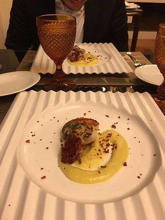 Manhattan Wine & Lounge