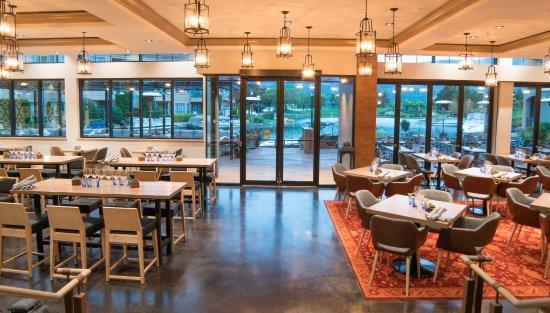 OAK + CRU Social Kitchen & Wine Bar