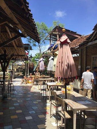 La Boheme Bajo Restaurant